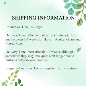 Peut inclure: Un graphique avec le texte "SHIPPING INFORMATION" et des d&eacute;tails sur les d&eacute;lais de production et de livraison. Le texte est sur un fond vert clair avec des accents de feuilles.