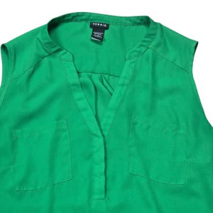 Torrid Emerald Green Tunic Top Size 0 XL Plus Size Sleeveless Blouse Split V Neck Flowy Shirt with Chest Pockets Casual Workwear