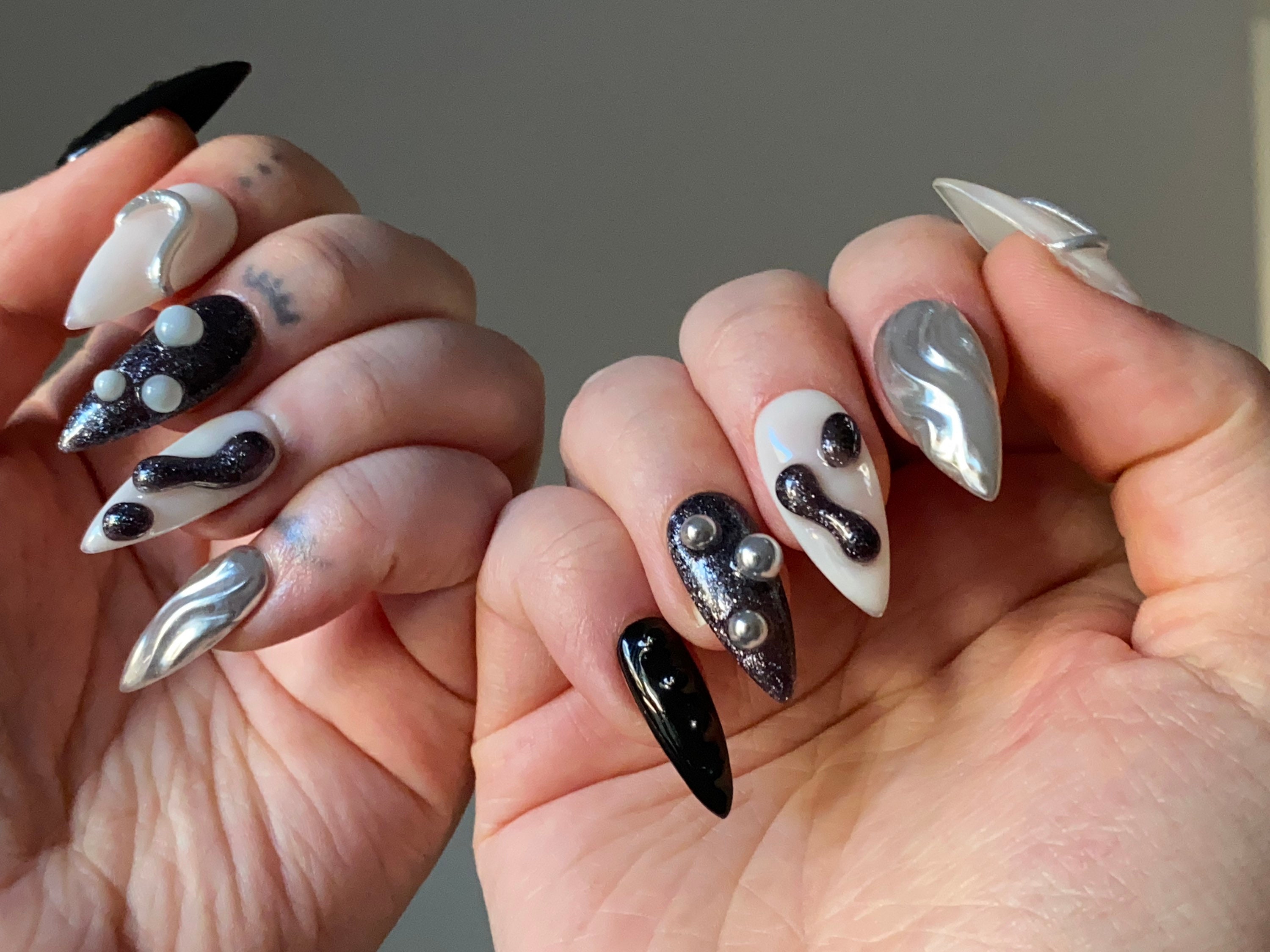 Bold Glossy Monochrome Press‑On Nails