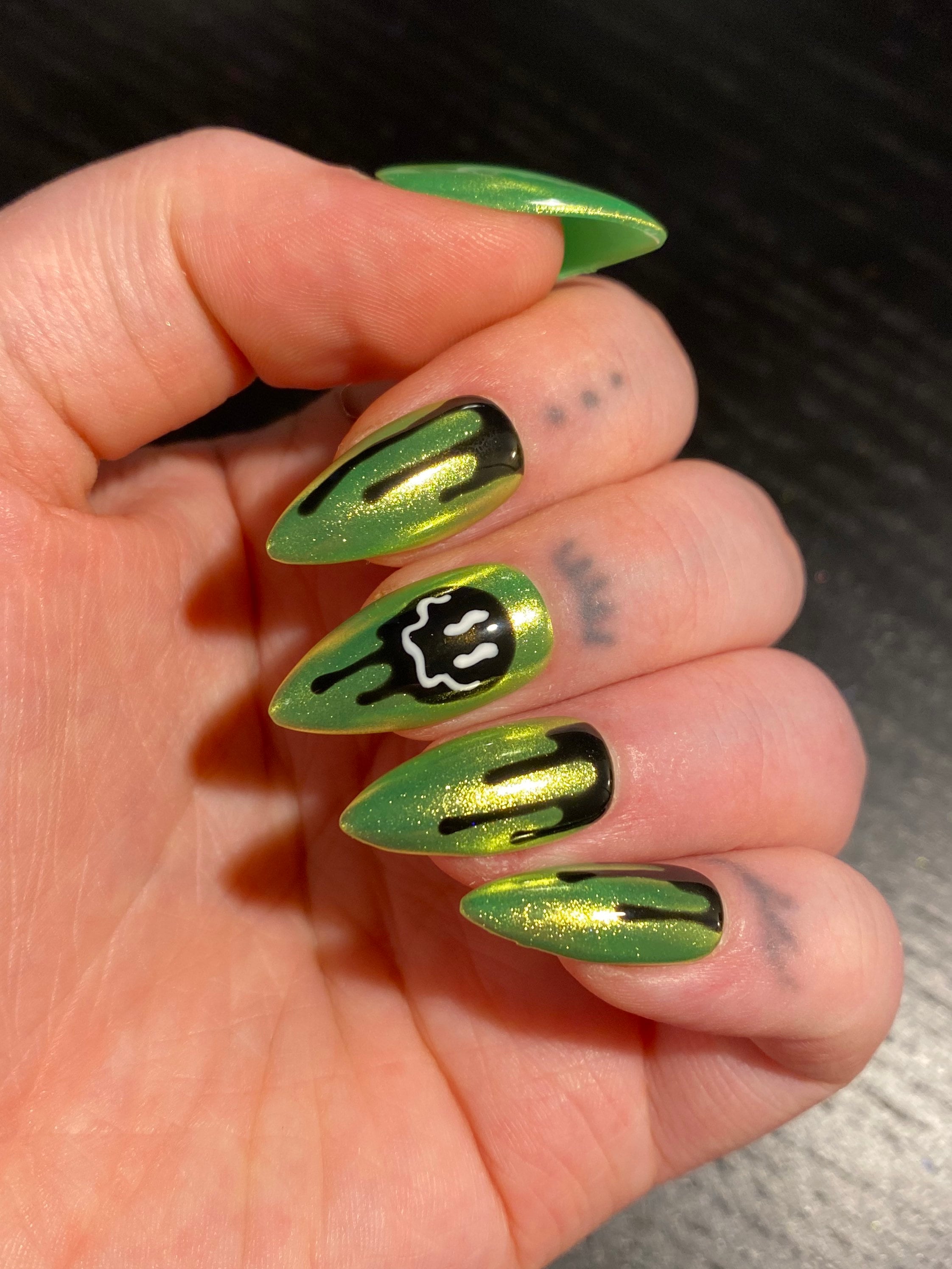 Hypnaughty 24 Pcs LUXE Black and Green Ombre Luxury Rhinestone Coffin Press  on Nails with Glitter Design and Glue Long Fake Nails Black and Green Ombre  Nails with Glitter and Rhinestones (LUXE):