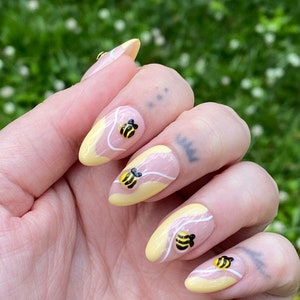 Honey Bee PRESS ON NAILS | Bumble Bees, Winnie the Pooh, Yellow White