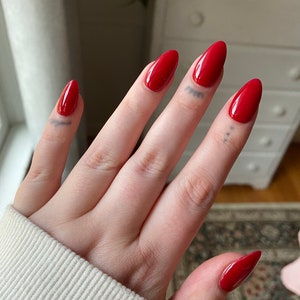 Cherry red solid PRESS ON NAILS | Classic red nails. Gel press on nails.