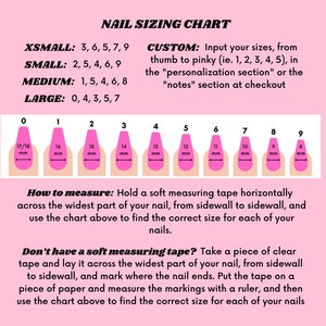 Puede incluir: Un gr&aacute;fico rosa con una gu&iacute;a de tallas para u&ntilde;as. El gr&aacute;fico muestra diferentes tama&ntilde;os de u&ntilde;as en mil&iacute;metros, que van desde 8 mm hasta 17/18 mm. El gr&aacute;fico tambi&eacute;n incluye instrucciones sobre c&oacute;mo medir tus u&ntilde;as usando una cinta m&eacute;trica suave.