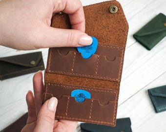 Leder Plektrum Halter, personalisierte Plektrum Tasche, Gitarren Geschenke für Männer, Geschenk für Musikliebhaber mit Personalisierung