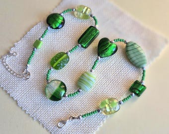 Chunky green necklace - Emerald green big bead necklace - Chunky bead necklace