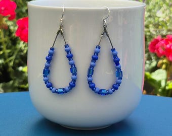 Beaded hoop earrings blue - Cornflower blue earrings - Teardrop hoop earrings - Blue seed bead hoop earrings for women