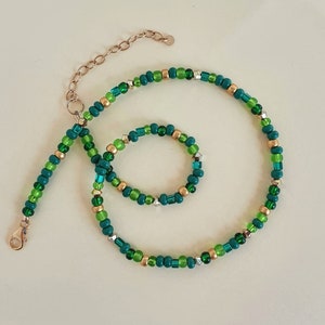 Green and gold necklace 14K gold filled, Green necklace for women, Green beaded necklace, Handmade jewellery UK