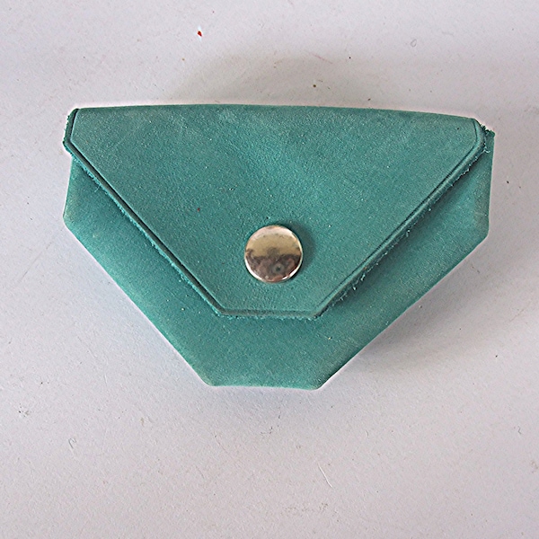 Petit porte monnaie vert en cuir retourné - vintage