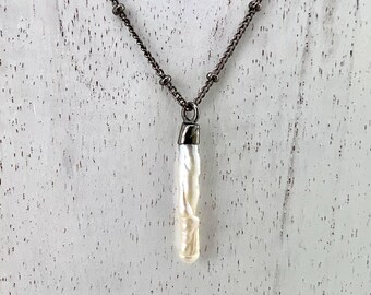 Minimalist Pearl Charm Necklace, Delicate Biwa Stick Pearl Pendant on Black Chain, Gothic Pearl Necklace, Bridal Jewelry
