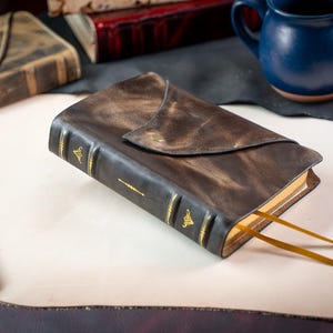 NASB 1995 Gold Embellished Compact Large Print Bible - Full Grain Leather Magnetic Flap Cover