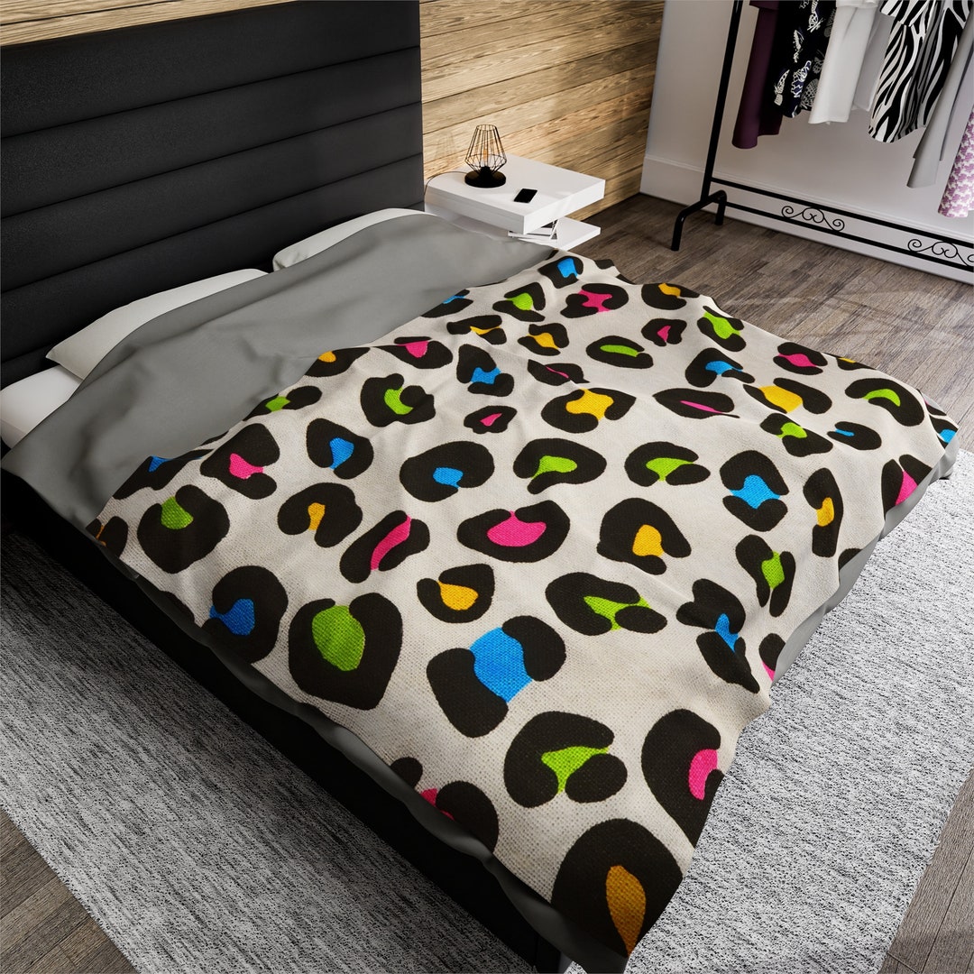 Purple Cheetah Leopard Pattern Print Hooded Blanket main image 0