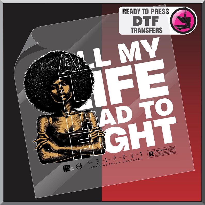 Może przedstawiać: Transfer DTF z kobietą z afro i napisem "ALL MY LIFE HAD TO FIGHT". Obraz jest w czerni, bieli i złocie, z czerwonym tłem. Zawiera tekst "READY TO PRESS DTF TRANSFERS".