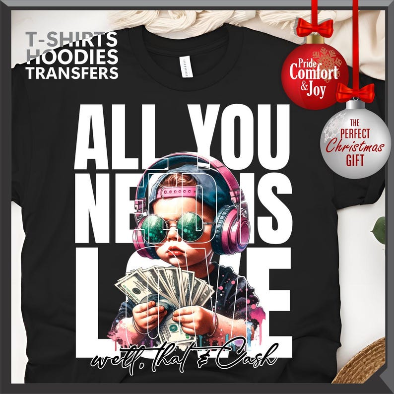 Puede incluir: Camiseta negra con un gr&aacute;fico de un ni&ntilde;o con gafas de sol y auriculares, sosteniendo dinero. El texto "ALL YOU NEED IS LOVE" est&aacute; impreso en letras blancas. La frase "well, that & Cash" est&aacute; escrita en la parte inferior.