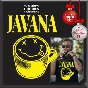 以下が含まれることがあります： 黒いグラフィックデザイン。黄色のコーヒーカップにスマイリーフェイスと「JAVANA」の文字。画像には「T-SHIRTS HOODIES TRANSFERS」の文字と、「Comfort & Joy」と「THE PERFECT Christmas GIFT」の文字が入ったクリスマスオーナメントも含まれています。