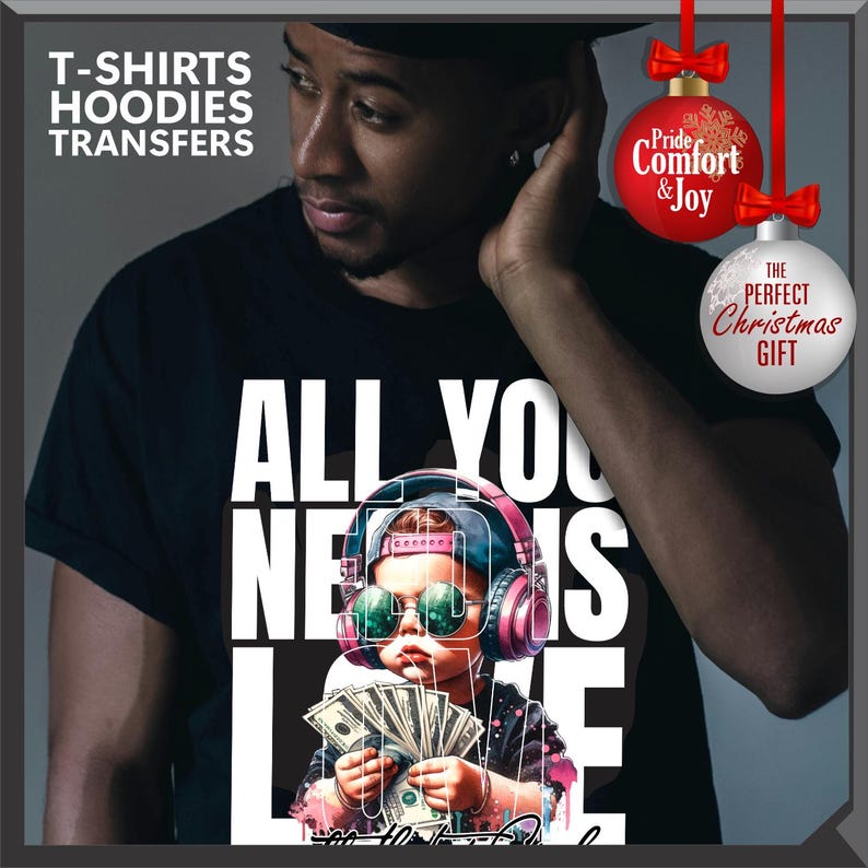 Puede incluir: Camiseta negra con el texto "ALL YOU NEED IS LOVE" y un gr&aacute;fico de un ni&ntilde;o con gafas de sol, auriculares y dinero. La imagen tambi&eacute;n incluye el texto "T-SHIRTS HOODIES TRANSFERS". Tambi&eacute;n se ven adornos navide&ntilde;os con texto.