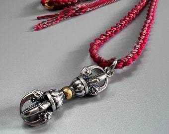 Collier pendentif vajra de roue du dharma en acier inoxydable bouddhiste tibétain avec corde de coton faite main cadeau fait main pour meilleur ami