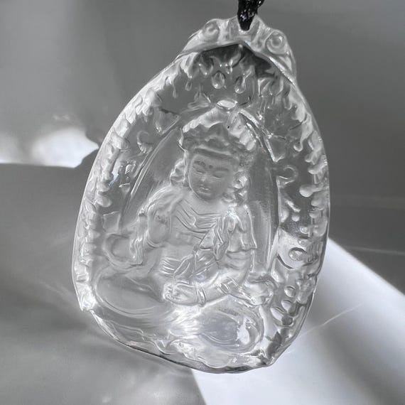 観音菩薩ペンダント：クリアクリスタルクォーツ菩薩ネックレス - Etsy 日本
