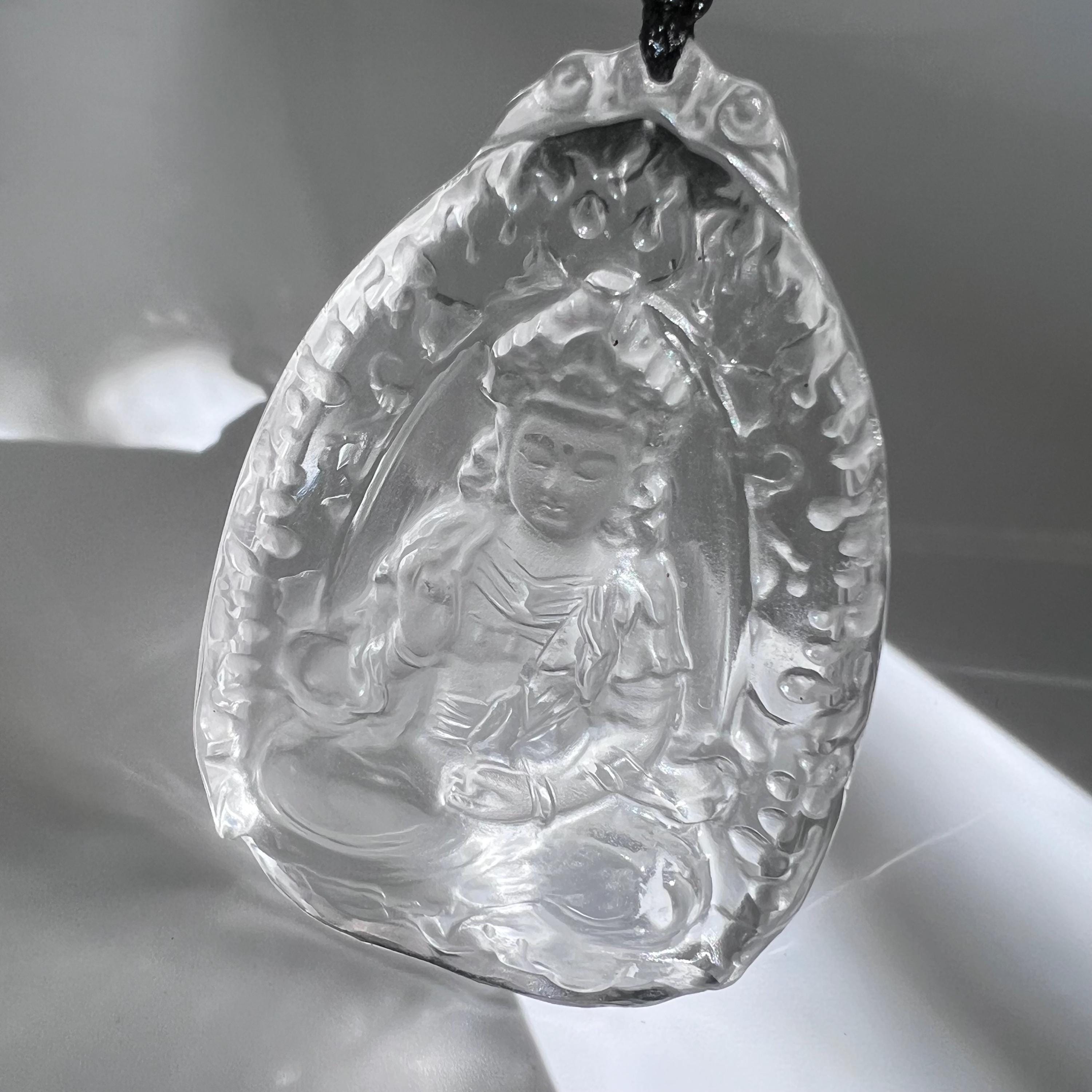 彫刻入り水晶水晶観音ペンダント、癒しの菩薩ネックレス、慈悲の神の 