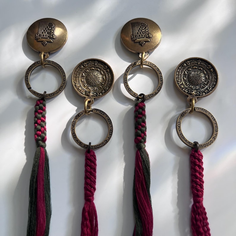 Talismán tibetano de protección, amuleto de los ocho trigramas, colgante de cobre del zodíaco chino Feng Shui, llavero con mantra, llaveros de la suerte, regalos para amigos. imagen 14