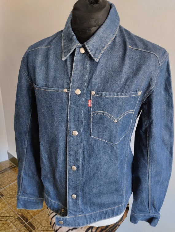 Levi's Engineered Denim Jacket..sz M.. Vintage .1990's