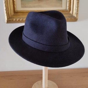 Häftig 'Laird Hatters' Handgjord, krossbar, ullfedora med brett brätte stl M. (59)