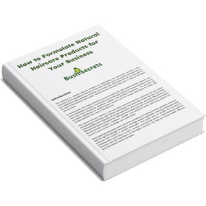 Puede incluir: Una cubierta de libro blanca con un título verde que dice "Cómo formular productos naturales para el cuidado del cabello para su negocio" con el subtítulo "Bush Secrets". La cubierta del libro presenta un fondo blanco con un título y un subtítulo verdes.