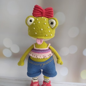 Crochet frog Stuffed frog Funny green frog Frog plush toy Gift for kids Gift for daughter