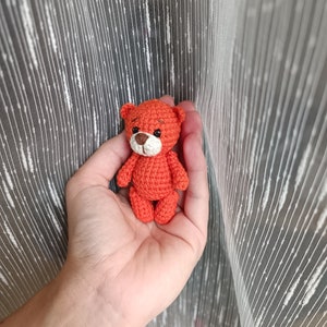 Petit ours en peluche au crochet miniature en peluche Mini animaux Ours baby showers Ours de poche Cadeau pour les enfants Cadeau d'anniversaire Jouet pour bébé 6-12 mois Orange