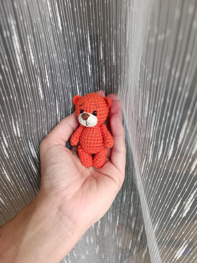 Petit ours en peluche au crochet miniature en peluche Mini animaux Ours baby showers Ours de poche Cadeau pour les enfants Cadeau d'anniversaire Jouet pour bébé 6-12 mois Orange