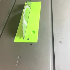 Zero clearance insert for table saw scie Ryobi RTS1800