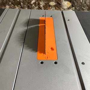 Zero clearance insert for table saw Evolution Rage 5S and R255PTS