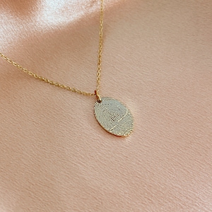 Gepersonaliseerde ovale ketting met vingerafdruk en naam, aandenkenketting