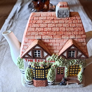Vintage Annie Rowe Teapot The Red Lion Leonardo Collection
