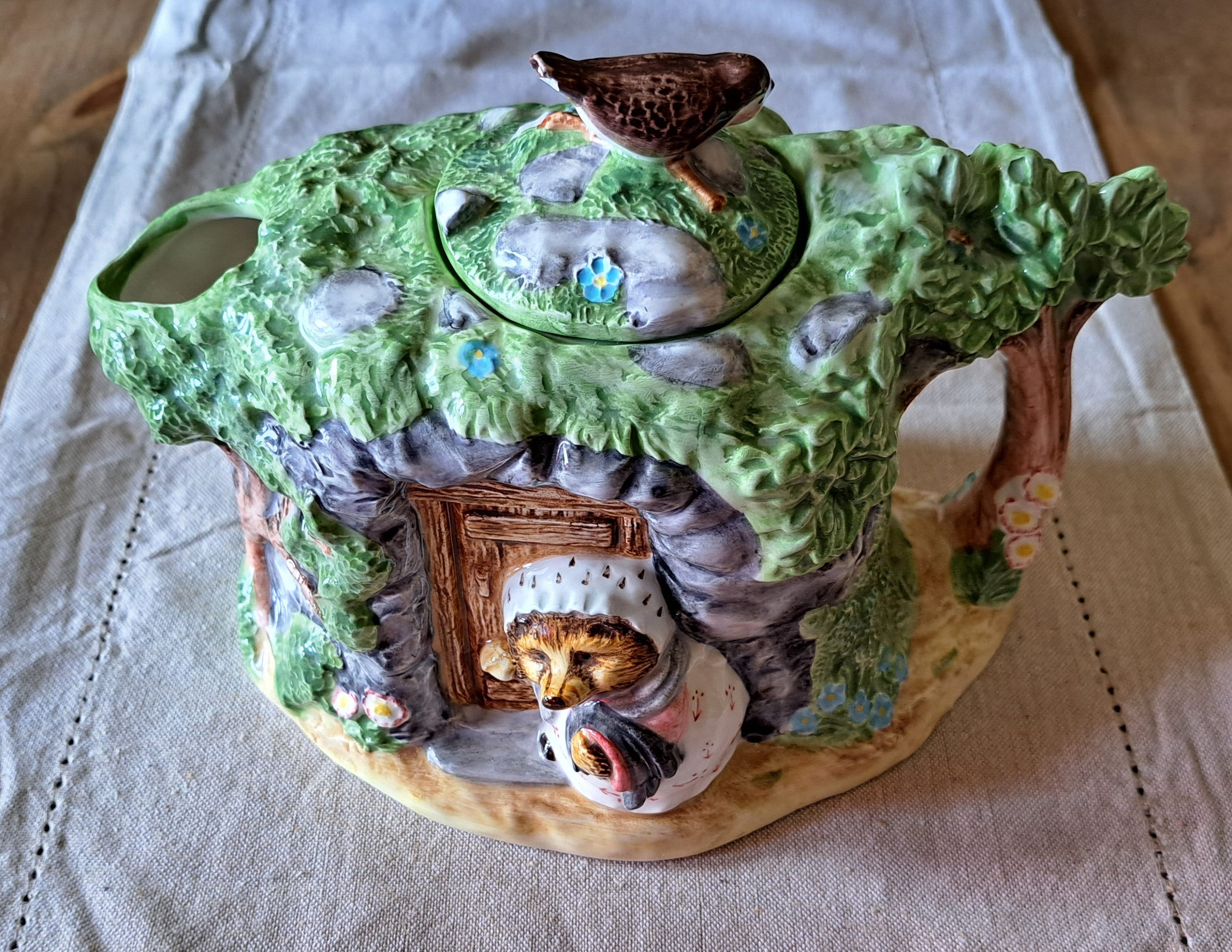 s*o様 Beatrix potter antique objects Vintage Border Fine Arts Mrs Tiggy Winkle Teapot 45915 Beatrix