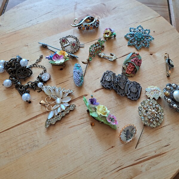 Vintage Costume Jewelry Job Lot Brooches