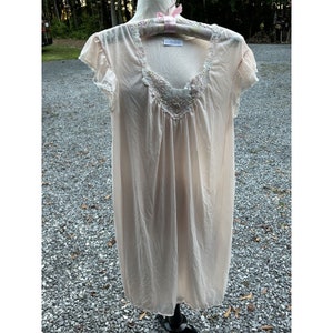 Vtg Nightgown Lorraine Small Ruffled Sleeve Lace V Neck Peach Pastel