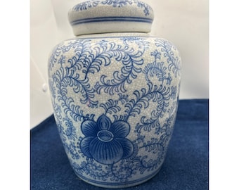 Blue & White Porcelain Ginger Jar Lid Floral Design 8.5" Tall chinoiserie decor