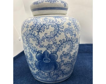 Blue & White Porcelain Ginger Jar Lid Floral Design 8.5" Tall chinoiserie decor