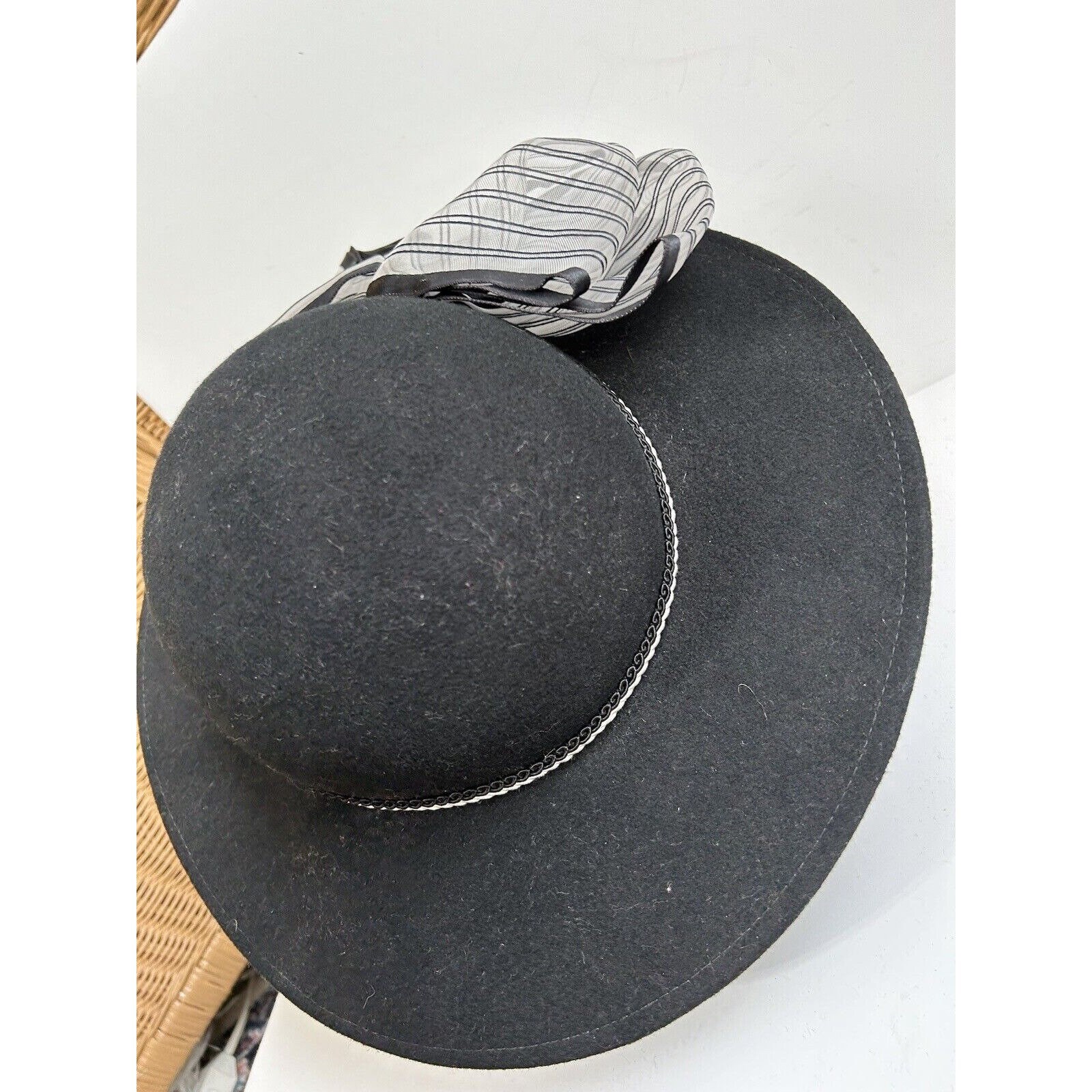 ? Wool Oversized Black Hat With Bow NeverUsed EOZY Mens 100% Wool Black Derby Hat with Removable Feather  main image 4