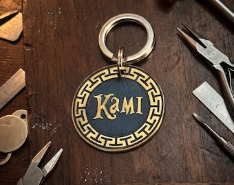 Placa de identificación para mascotas de latón grabada a medida: Placa personalizada hecha a mano para perros y gatos, garantía de por vida.