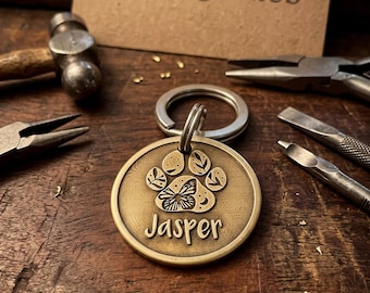 Placa de identificación para mascotas de latón grabada a medida, placa personalizada hecha a mano para perros y gatos.