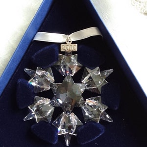 2010 brand new Swarovski Christmas star Annual Ornament snowflake