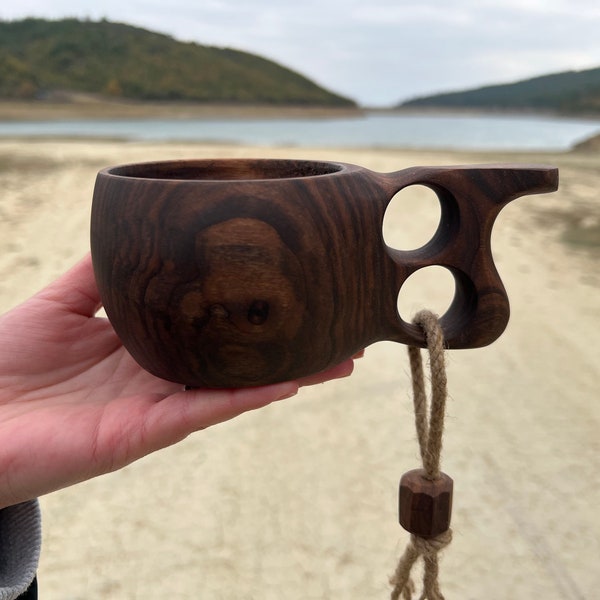 Handgesneden traditionele Scandinavische Kuksa-beker met dubbel gat, milieuvriendelijke duurzame houten mok, draagbare campingbeker