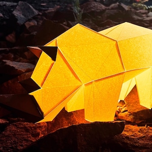 Papercraft Rhinoceros Low Poly Rhinoceros Papercraf Rhinoceros Dxf Scultura di carta fatta a mano Modello PDF Luce notturna di carta SVG,DXF Cricut