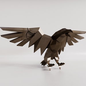 Pode incluir: Uma escultura geométrica de águia em madeira com as asas abertas. A águia é castanha com detalhes brancos e está pousada como se estivesse em voo. A escultura está sobre um fundo branco.