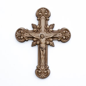 Crucifix wood carving丨Wooden Christian wall crucifix丨Highly detailed 3D religious wood carving gift