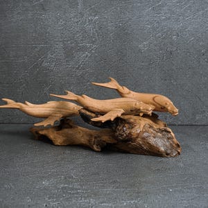 Estatua de ballena de madera de 11" de ancho, tallada a mano, escultura, arte tropical, figura de animal, decoración de la casa, decoración del apartamento, regalo para el hogar