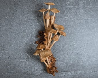 Fungo in legno fatto a mano: scultura da appendere da 9"