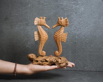 Cavalluccio Marino Di Arte Della Parete Del Metallo Con L'arte Della Parete Del Bagno Della Struttura Con Le Luci Di Fata Del LED, Scultura Della Parete Di Arte Di Vetro Animale Della Decorazione