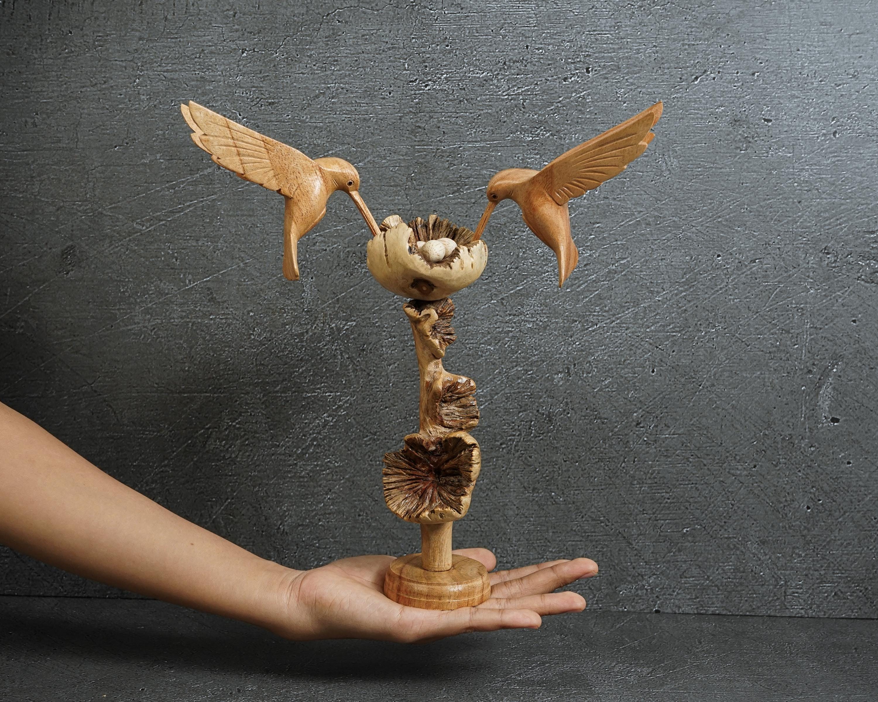 木製 鳥と根の彫刻 置物 手作りのハチドリの置物：木の上の鳥の彫刻 9インチ - Etsy 日本